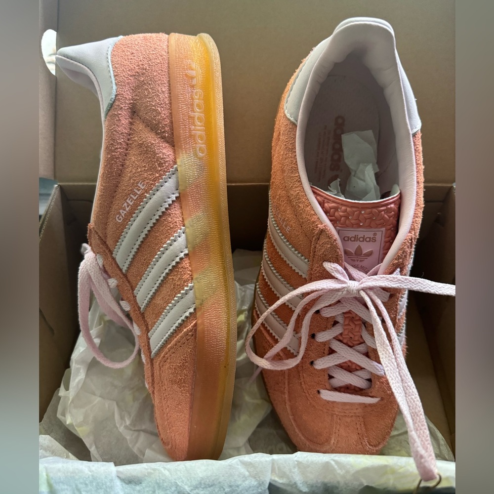 adidas
Gazelle Indoor "Wonder Clay" sneakers size 7